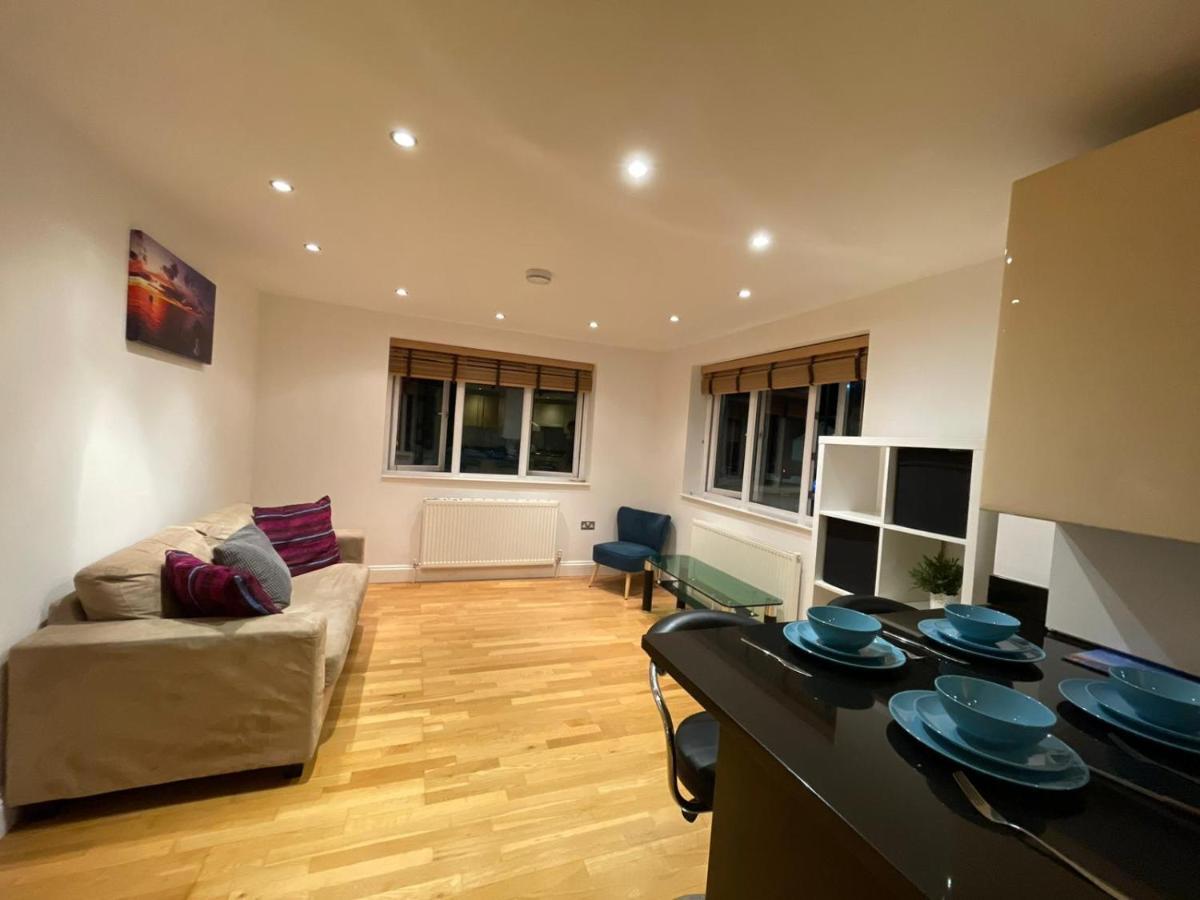 Beautiful & Luxurious Apartment In Richmond Richmond  Kültér fotó